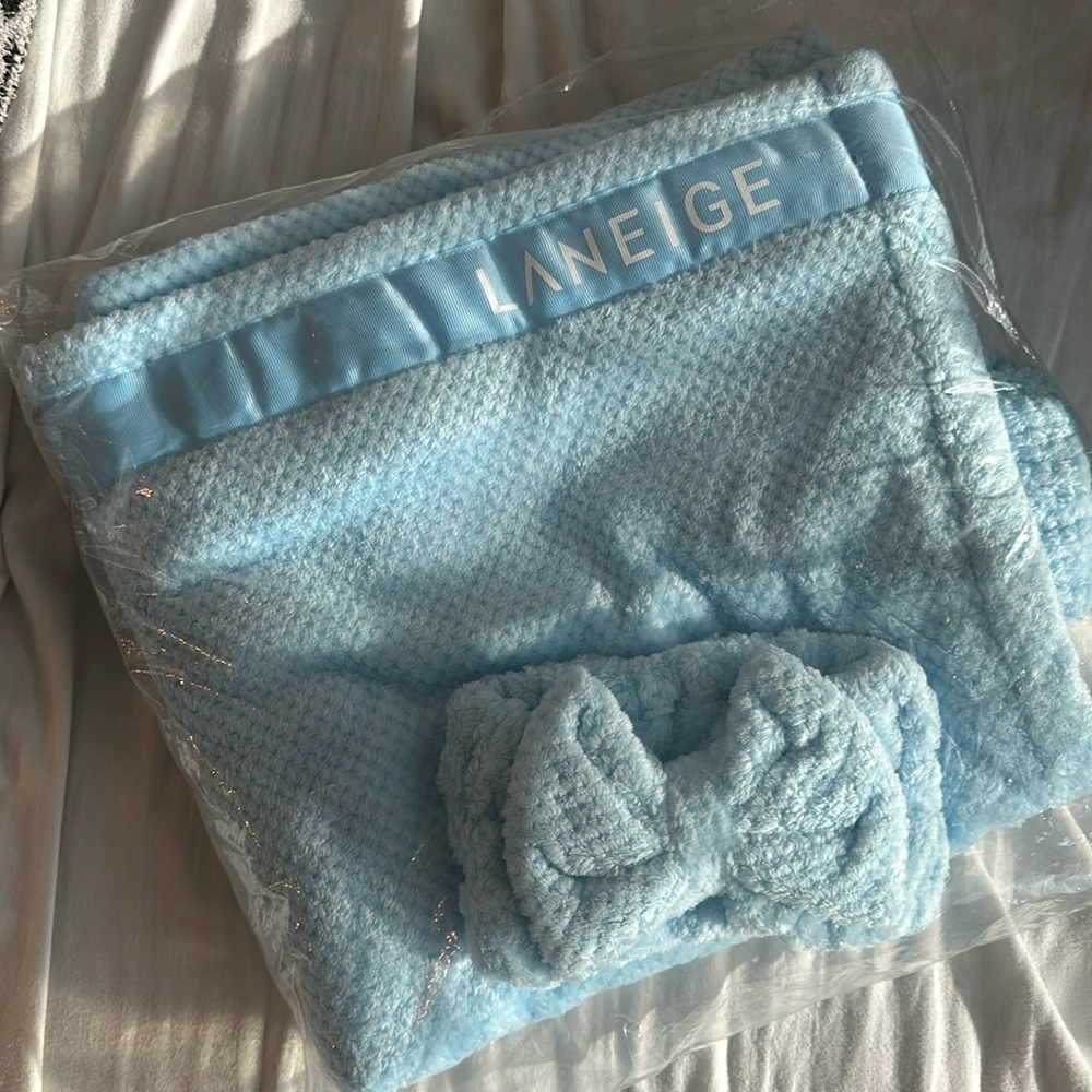 * NEW* LANEIGE Towel and headband set